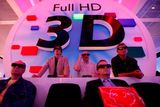 Nejen v přihrádce s počítačovými hrami, ale také na televizních stolcích vám brzy budou ležet 3D brýle.