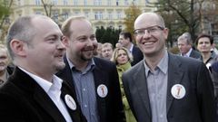 Bohuslav Sobotka, Michal Hašek a Jeroným Tejc během předvolební akci v Brně.