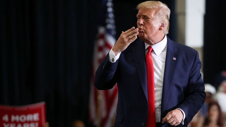 Trump podlehl své marnivosti. Pustil si k tělu novináře, který stál za pádem Nixona