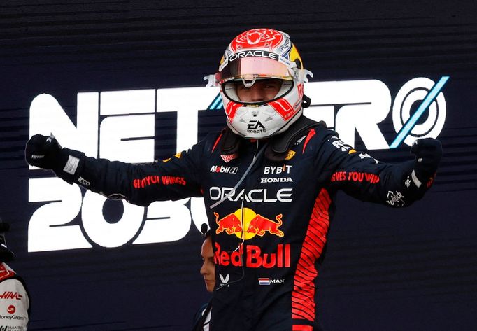 Max Verstappen z  Red Bullu slaví vítězství ve VC Španělska F1 2023