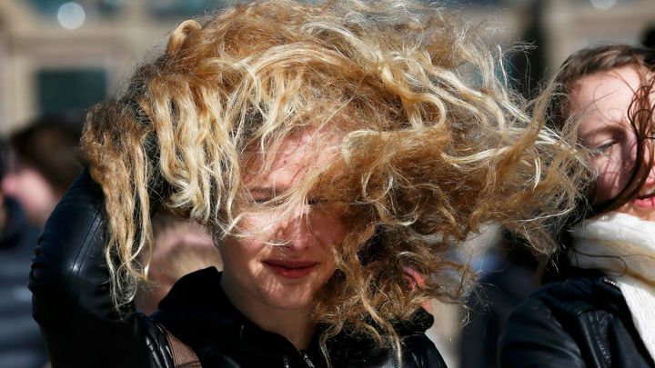 Bude silně foukat, varují meteorologové. Nejhorší má být situace ve čtyřech krajích