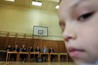 Dávky jen za děti ve škole, řekli ministři v Ústí