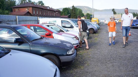 O autovraky se strhla bitva. Liberec vyčistil ulice, vydražil všechny "staré vrány"