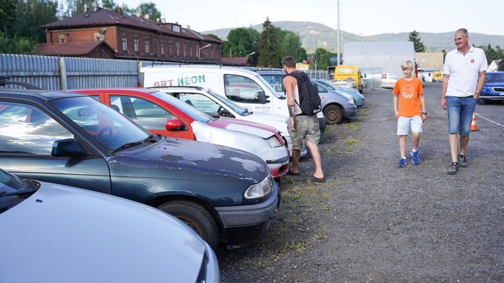 O autovraky se strhla bitva. Liberec vyčistil ulice, vydražil všechny "staré vrány"; Zdroj foto: Město Liberec