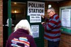 V Anglii začaly komunální volby. Vládnoucí konzervativci očekávají velké ztráty