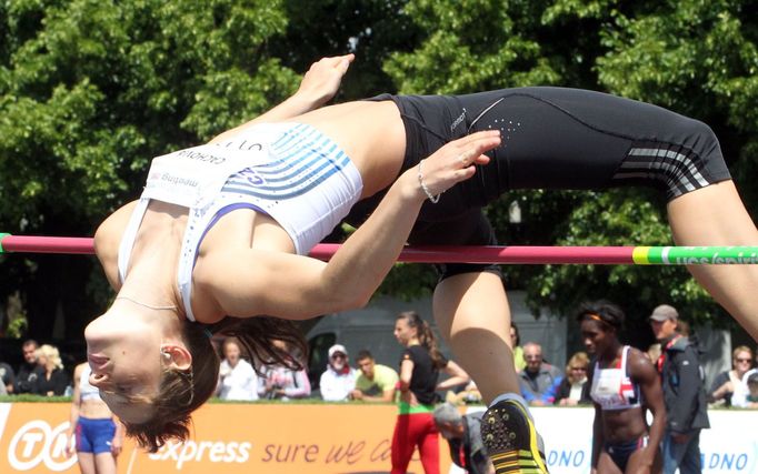 Kateřina Cachová při skoku do výšky