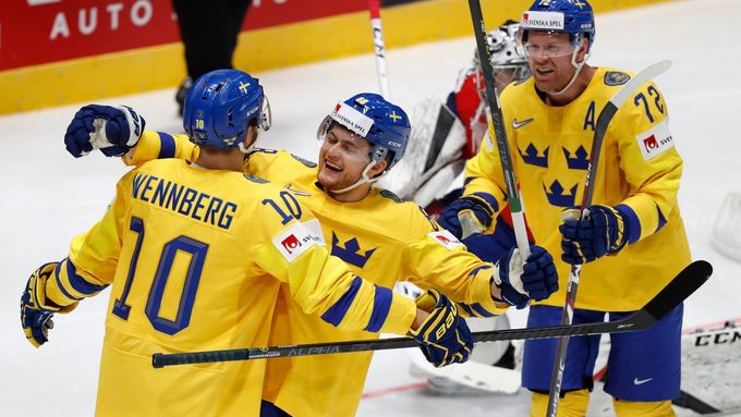 Alexander Wennberg slaví gól v zápase Švédsko - Norsko na MS 2019