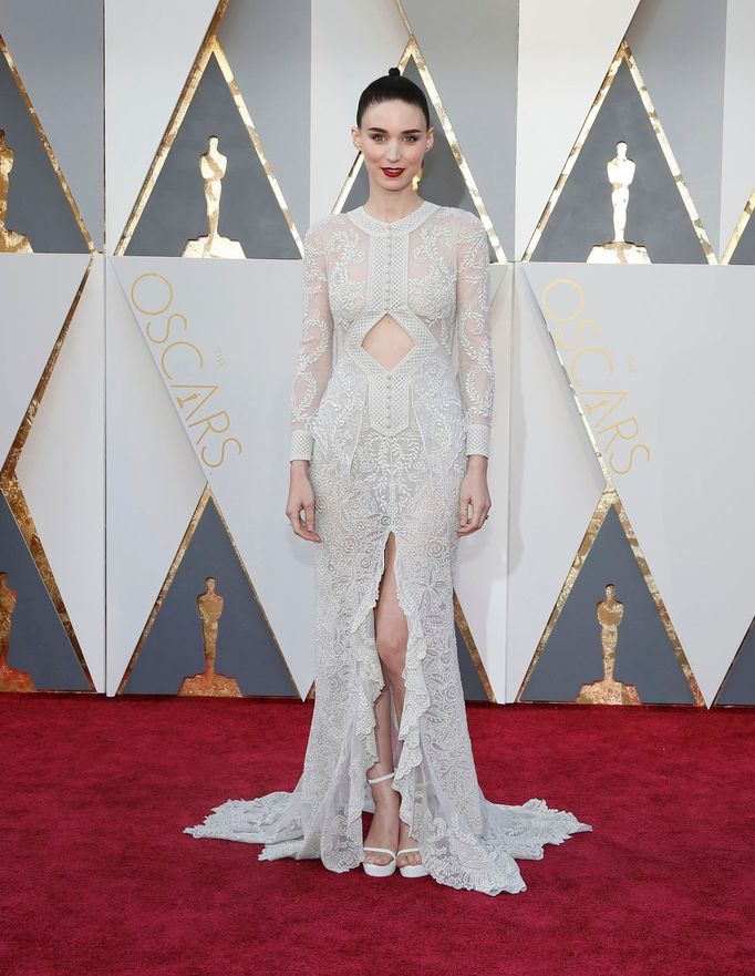 Rooney Mara, nominated for Best Supporting Actress for her role in &quot;Carol,&quot; arrives at the 88th Academy Awards in Hollywood