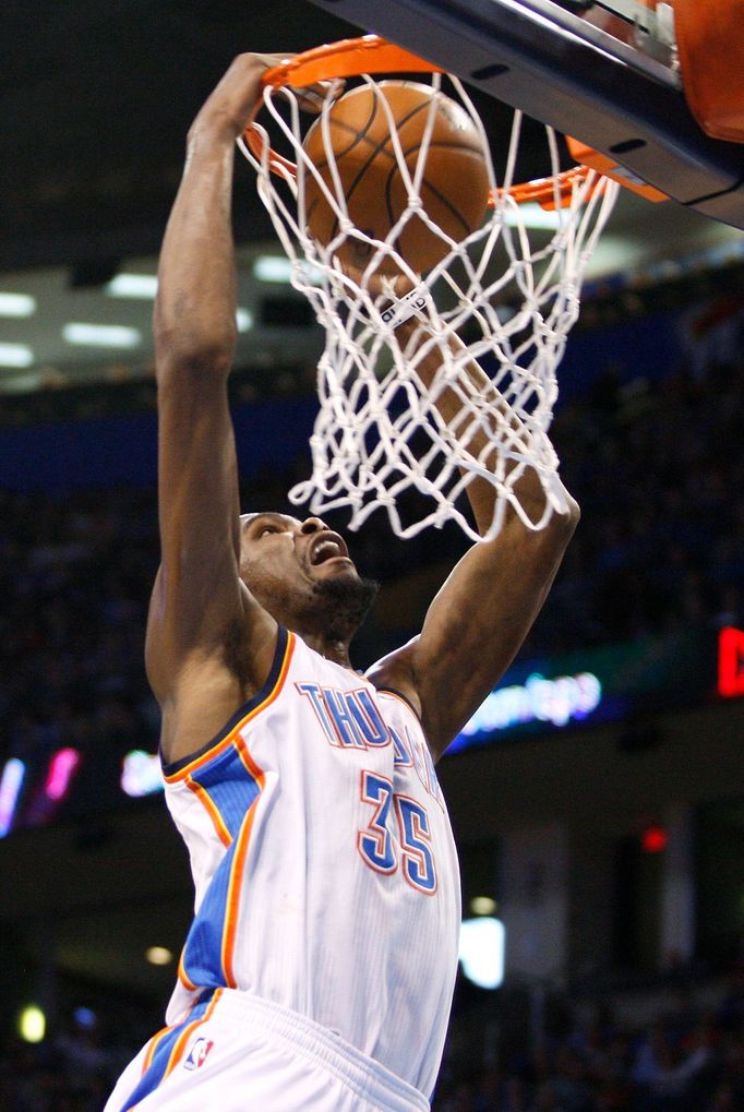 Kevin Durant (Oklahoma) smečuKevin Durant (Oklahoma) smečuje v NBA 2013je v NBA 2013