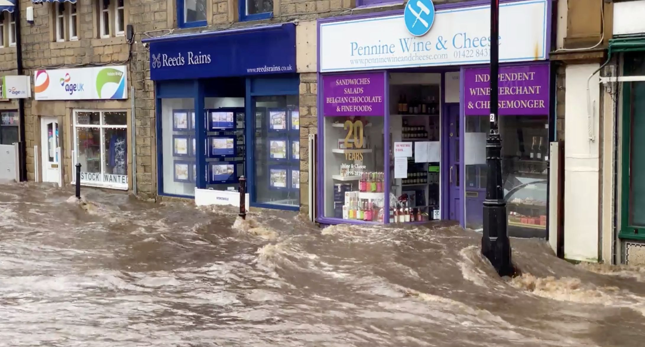 Opět zatopené ulice v britském Hebden Bridge