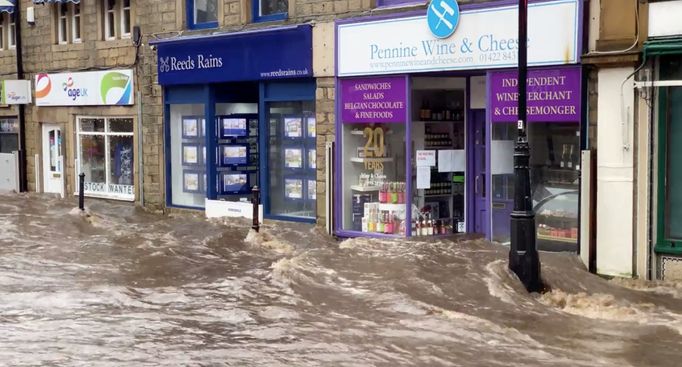 Opět zatopené ulice v britském Hebden Bridge