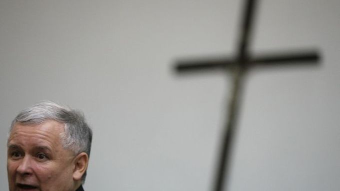 Je Jaroslaw Kaczyński bigotní katolík nebo chytrý politik a manipulátor?
