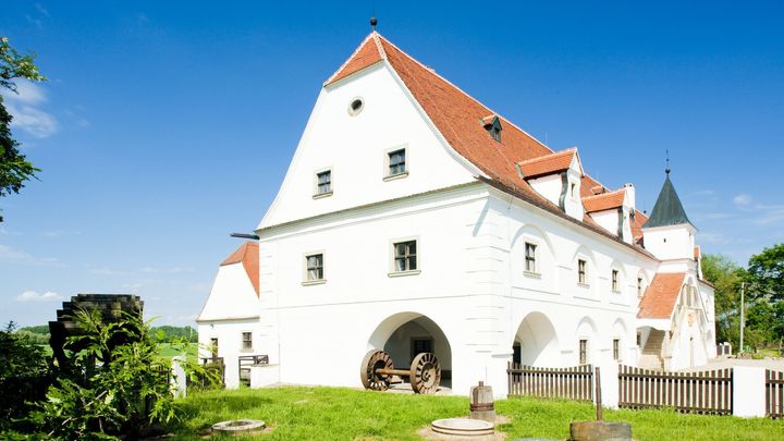 Funkční vodní mlýn i kus železné opony. Objevte opomíjené jihomoravské skvosty; Zdroj foto: Shutterstock