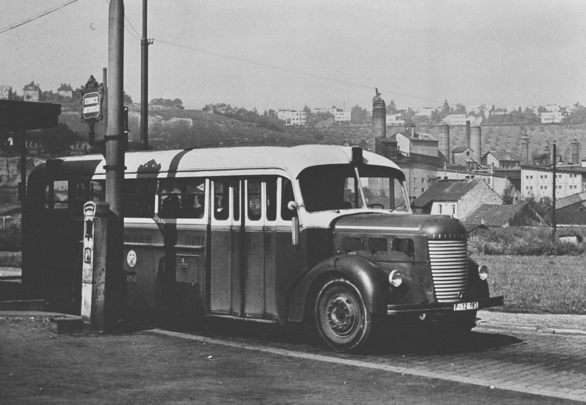 autobusy Praha historie