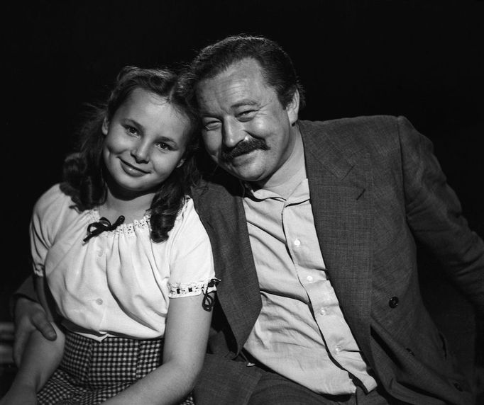 Jan Werich s dcerou Janou v divadle.