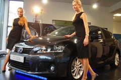 Ještě dříve než v Paříži. Lexus CT 200h v Praze