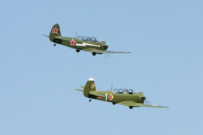 2x YAK-18 (Belgie)