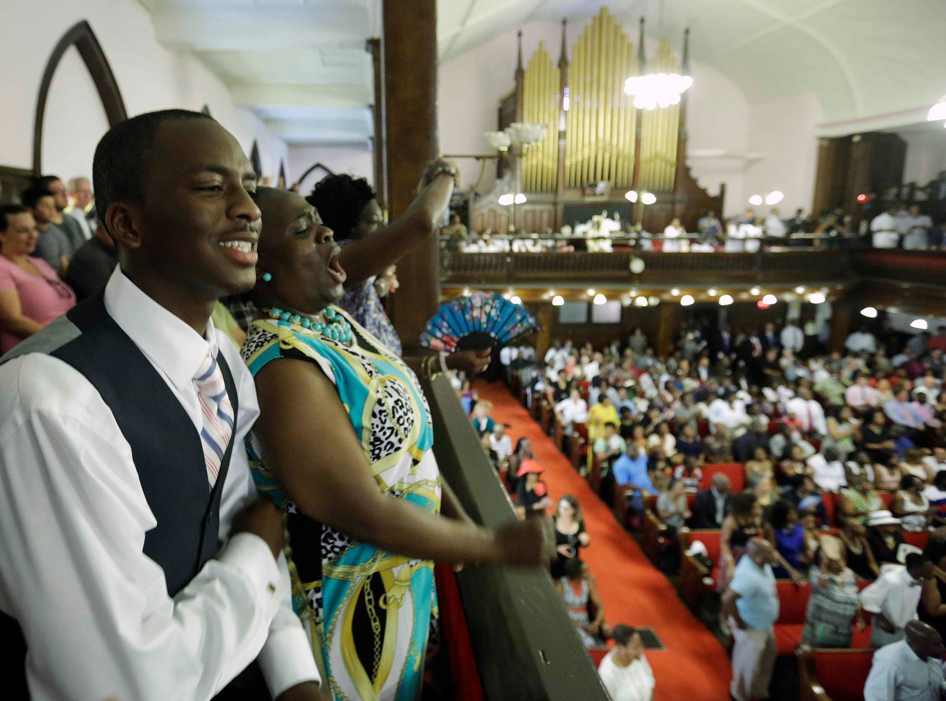 V plném kostele v Charlestonu se konala první mše po střelbě