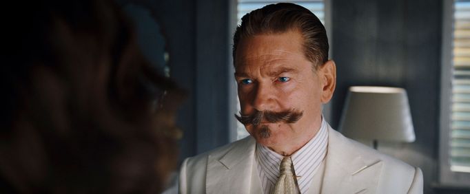 Kenneth Branagh jako Hercule Poirot.