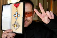 Bono je šlechtic. Ale sire mu neříkejte