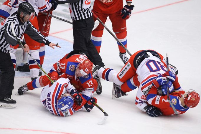 EHT, Česko-Rusko: bitky Jakub Jeřábek vs. Roman Ljubimov a Jakub Lev vs. Arťom Zub