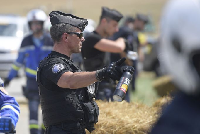 Protesty v 16. etapě Tour de France