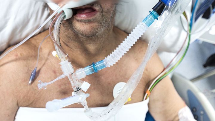 Bojují o každý život, ale často prohrávají. Není to žádná chřipka, varuje primář ARO