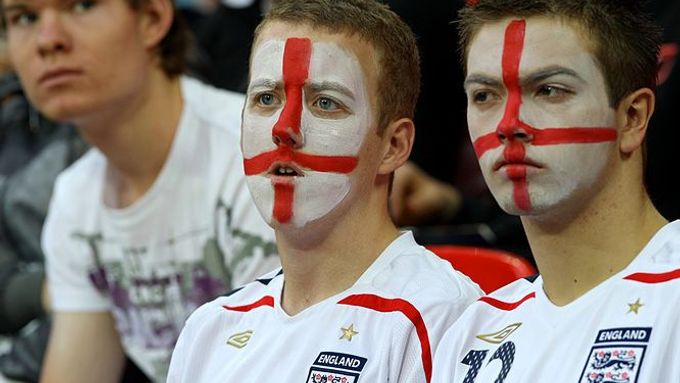 Fotbalový svět Anglii závidí její fanoušky. Bývají však mezi nimi i nebezpeční chuligáni