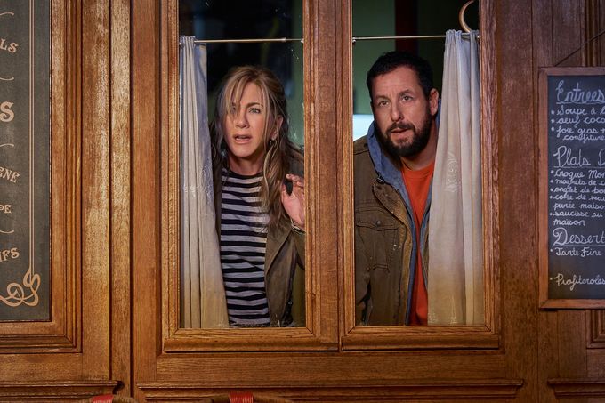 Adam Sandler a Jennifer Aniston se do žebříčku dostali díky loňskému filmu Vražda v Paříži, který lze vidět na Netflixu.