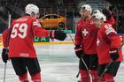 Radost švýcarských hokejistů v utkání MS proti Kazachstánu