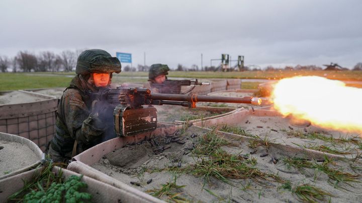 Tajní žoldáci, chemická provokace a rakety na prahu. Rusko stupňuje slovní ofenzívu; Zdroj foto: Reuters