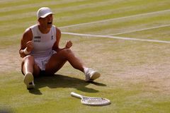 Hlavně neudělat faux pas, říkala si vítězka Wimbledonu. Ceremoniál si moc nepamatuje