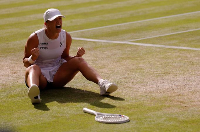 Iga Šwiateková slaví triumf na Wimbledonu 2025.