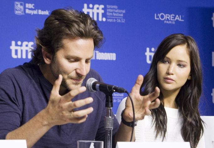 Herci Bradley Cooper a Jennifer Lawrence na tiskové konferenci k filmu "Silver Linings Playbook".