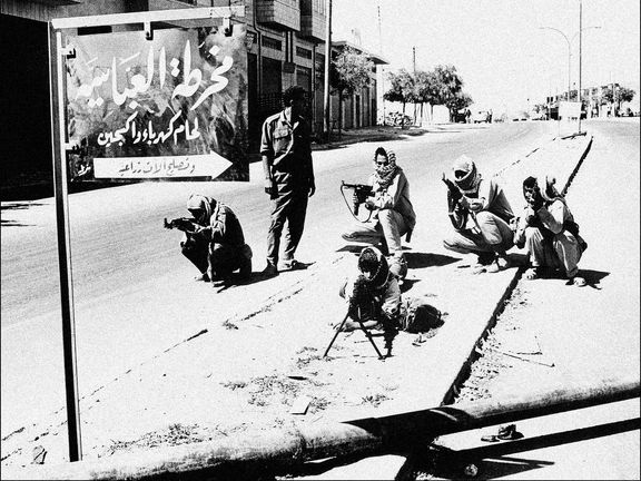 Příslušníci palestinských militantních skupin při pouličních bojích v Ammánu v září 1970.
