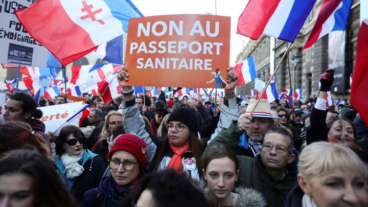 Mezi Francouzi to vře, země čelí náporu covidu. Chci naštvat neočkované, řekl Macron; Zdroj foto: Reuters