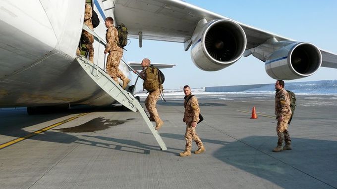 Ilustrační foto - čeští vojáci odlétají do Mali.