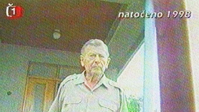 Alois Grebeníček v roce 1998, kdy se pomocí omluvenek od lékaře úspěšně vyhýbal soudnímu procesu.