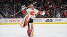 NHL 2019/20, Vancouver - Calgary: Brankář Calgary David Rittich slaví gól Seana Monahana.