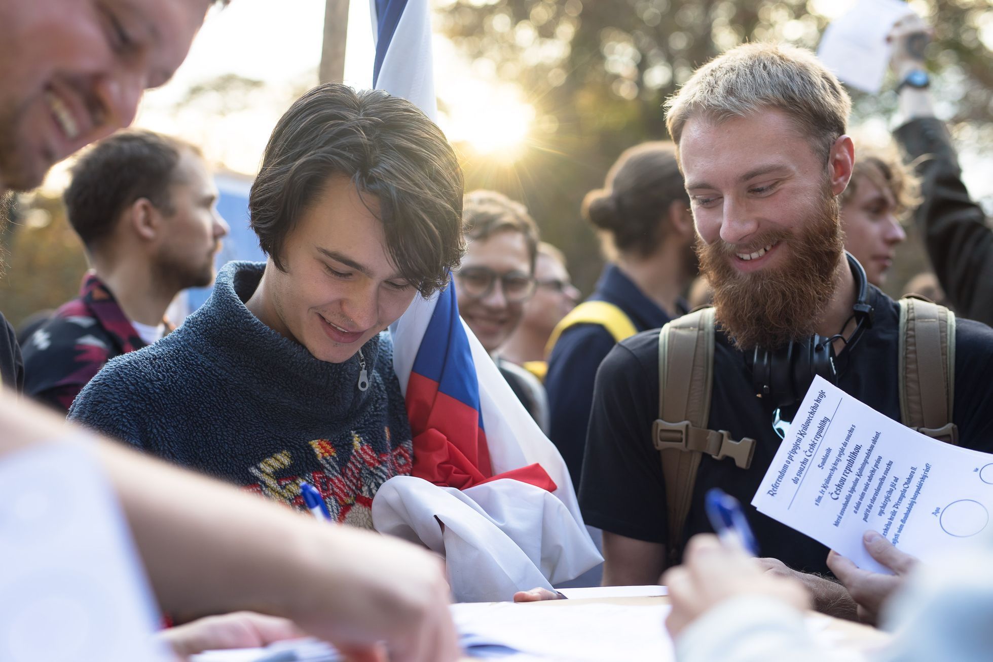 Královec, referendum o připojení, satirická akce před ruskou ambasádou