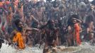 Naga sadhus or Hindu holy men attend the first "Shahi Snan" (grand bath) at the ongoing "Kumbh Mela", or Pitcher Festival, in the northern Indian city of Allahabad January 14, 2013. During the festival, Hindus take part in a religious gathering on the banks of the river Ganges. "Kumbh Mela" will return to Allahabad again in 12 years. REUTERS/Ahmad Masood (INDIA - Tags: RELIGION SOCIETY) TEMPLATE OUT Published: Led. 14, 2013, 6:58 dop.