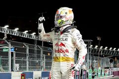Verstappena v Las Vegas nezastavil ani trest, Pérez má jisté druhé místo v šampionátu