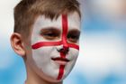 Video: Rozdovádění angličtí fanoušci vzali útokem Ikeu, postup slavili na nábytku