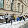 Handicapovaní, vozíčkáři, postižení - demonstrace, pátý stupeň péče