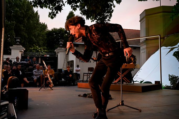 Snímek z inscenace Marta.