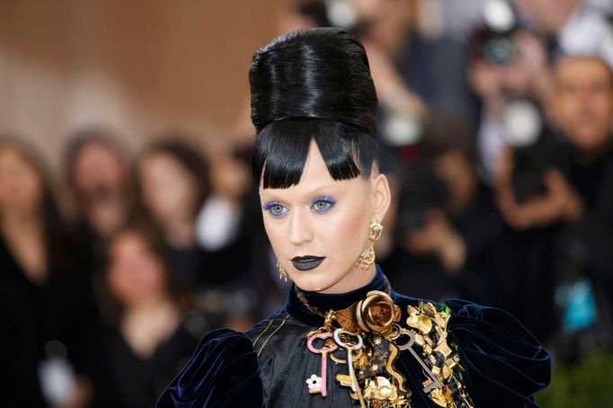 Celebrity na společenském večeru Met Gala 2016.