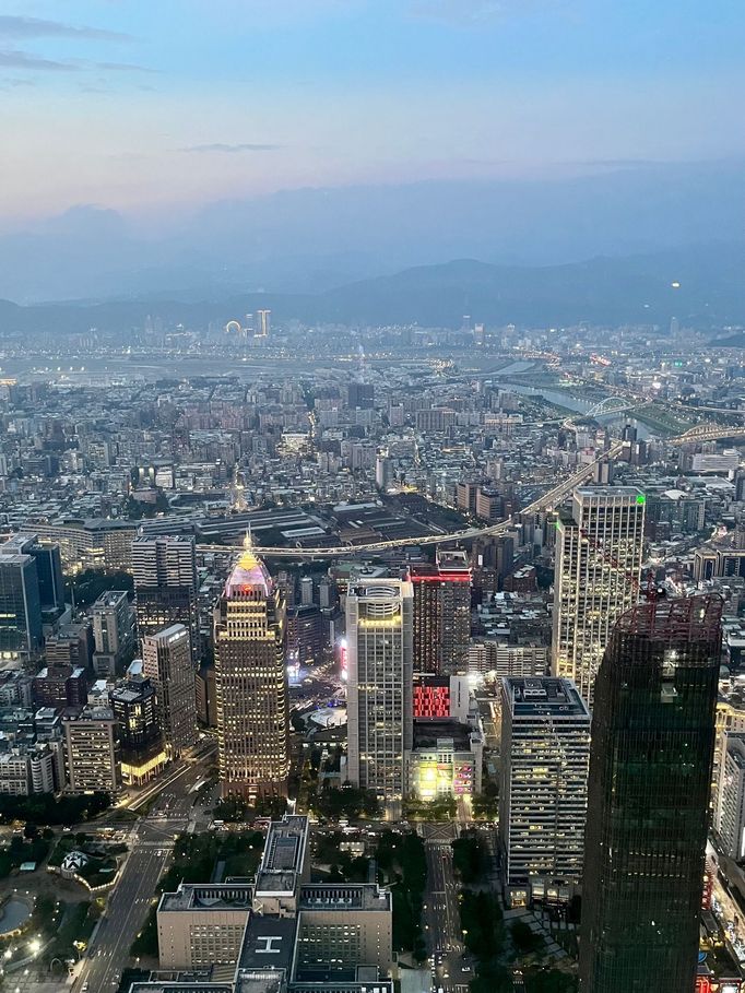 Pohled z tchajwanského mrakodrapu Taipei 101.