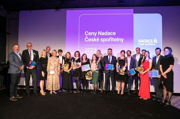 Nadace České spořitelny udílela ceny lidem a organizacím, kteří v loňském roce ovlivnili školství. Předávání se účastnil i nový ministr školství Mikuláš Bek.