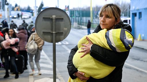 Uprchlíci z Ukrajiny na hranici se Slovenskem. 25. 2. 2022