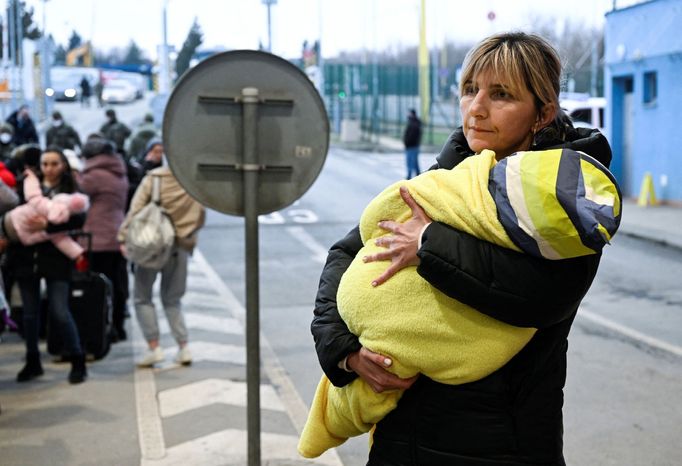 Uprchlíci z Ukrajiny na hranici se Slovenskem. 25. 2. 2022